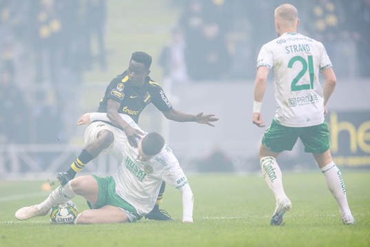AIKs Erick Otieno och Hammarbys Edvin Kurtulus