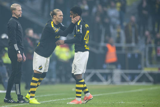 s Viktor Fischer byts in mot Alexander Fesshaie