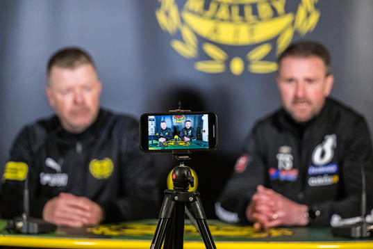 Mjällbys tränare Anders Torstensson och Degerfors tränare Tobias Solberg