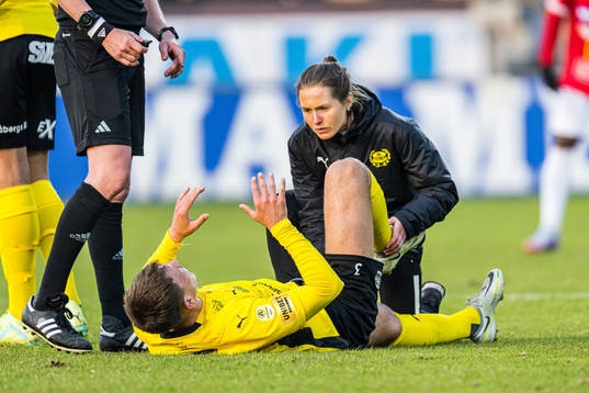 Mjällbys Arvid Brorsson har ont