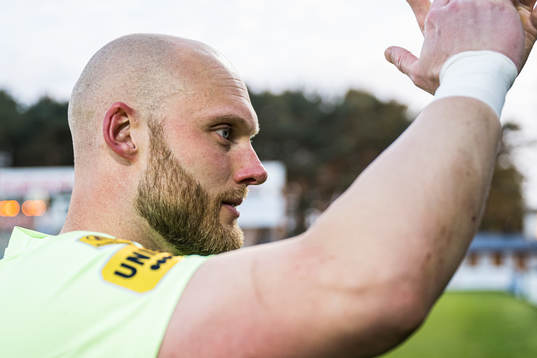 Mjällbys målvakt Alexander Lundin jublar