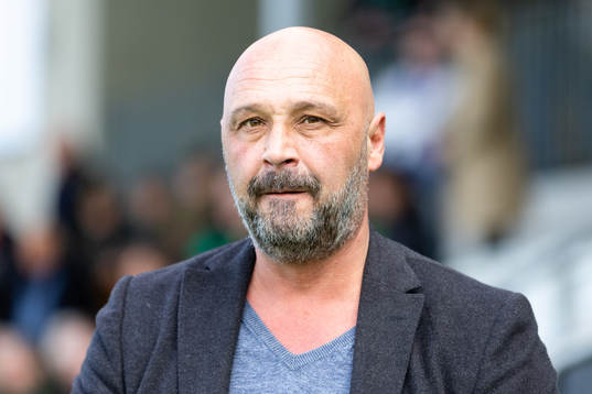 Utsiktens tränare Bosko Orovic innan  fotbollsmatchen i