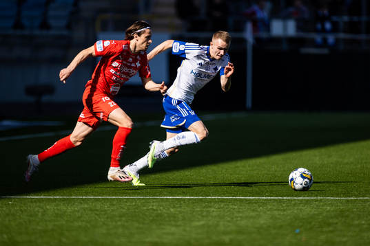 Värnamos Simon Thern och IFK Norrköpings Victor Stange