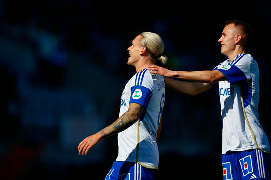 IFK Norrköpings Arnor Sigurdsson och Victor Stange Lind jublar efter nål 1-0