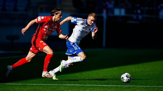 Värnamos Simon Thern och IFK Norrköpings Victor Stange