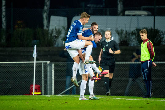 Trelleborgs Filip Bohman jublar med lagkamraterna
