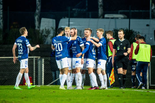 Trelleborgs Filip Bohman jublar med lagkamraterna