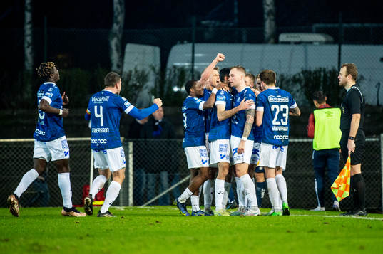 Trelleborgs Filip Bohman jublar med lagkamraterna