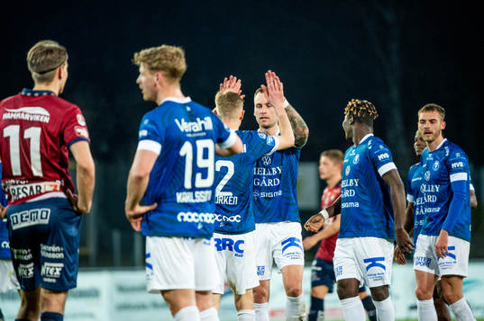 Trelleborgs Filip Bohman jublar med lagkamraterna