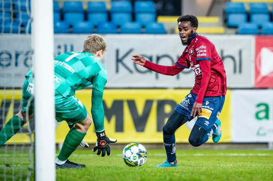 Örgrytes Mubaarak Nuh mot Trelleborgs målvakt Kasper