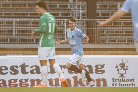 Gefles Adrian Edqvist jublar