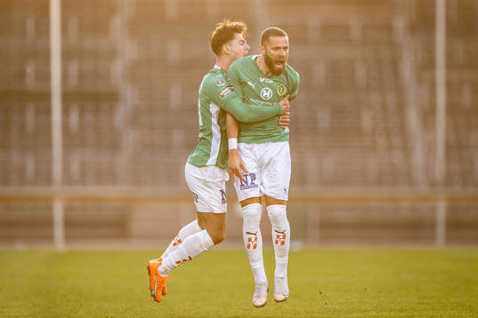 Jönköpings Södras Flamur Dzelili och Malkolm Moenza