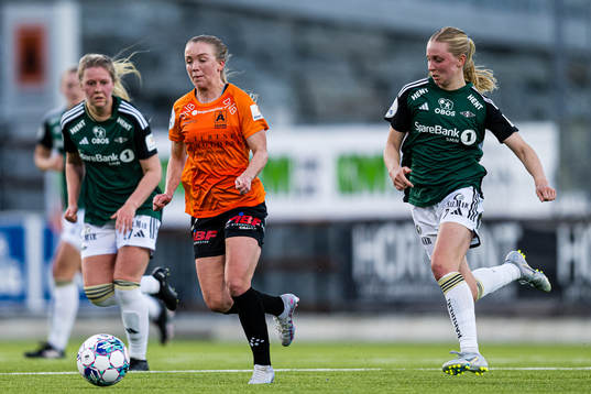 Andrine Mo of Åsane and Emilie Marie Joramo of Rosenborg