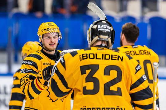 Skellefteås Simon Robertsson jublar