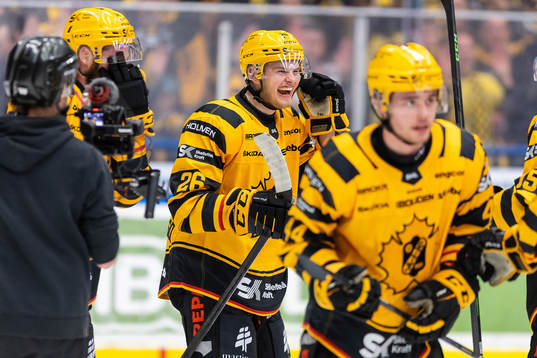 Skellefteås Simon Robertsson jublar