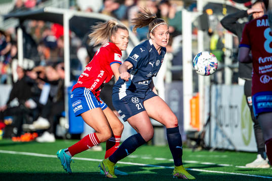 Vittsjös Charlotte Grant mot FC Rosengårds Karin Lundin