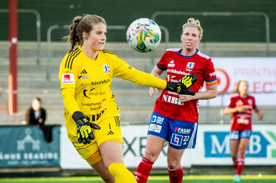 Vittsjös målvakt Elaine Margret Burdett och Sandra