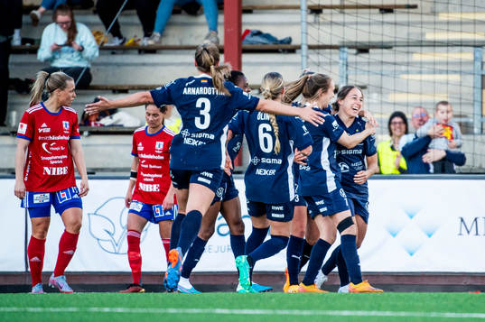 FC Rosengårds Gina Chmielinski jublar med lagkamraterna