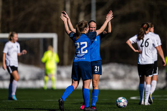 Kamilla Børve Nygård and Celina Opland Smith of Grei celebrates