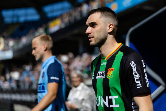 GAIS Egzon Binaku på väg in för line up innan  fotbollsmatchen i Superettan mellan GAIS och Landskrona den 22 april 2023 i Göteborg. 