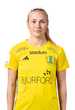 Bollstanäs Nellie Karlsson poserar för ett porträtt den 22 april 2023 i Bollstanäs.