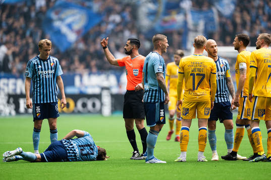 Djurgårdens Hampus Finndell har ont