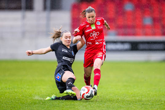 Växjö DFFs Amanda Altheden och Örebros Katariina Kosola