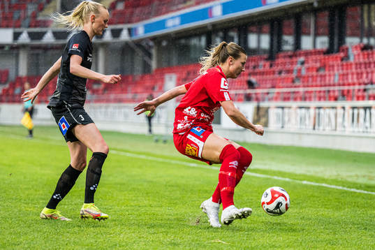 Örebros Louise Lillbäck och Växjö DFFs Emma Pennsäter