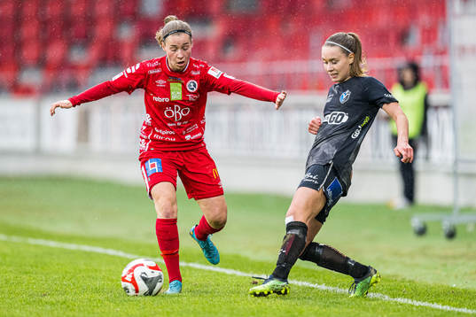 Örebros Heidi Kollanen och Växjö DFFs Amanda Altheden