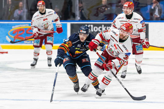 Djurgårdens Liam Öhgren och Modos Sebastian Ohlsson