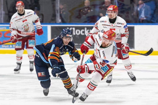 Djurgårdens Liam Öhgren och Modos Sebastian Ohlsson