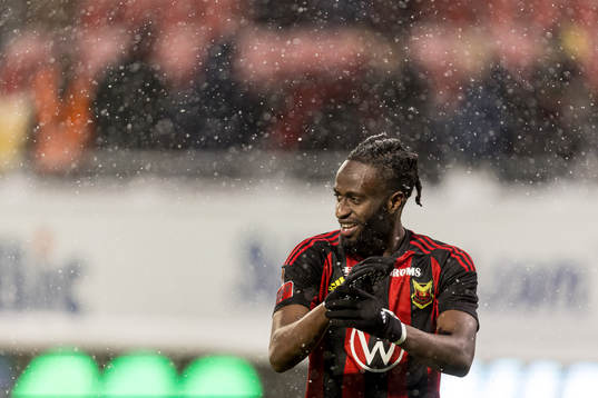 Östersunds Mansour Sinyan jublar