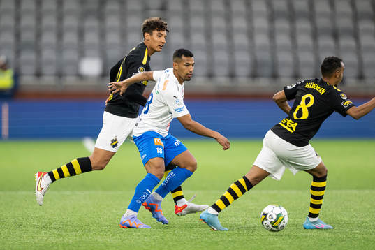 AIKs Robin Tihi och Värnamos Wenderson Oliveira do