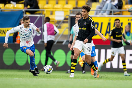 Värnamos Ajdin Zeljkovic och AIKs Robin Tihi