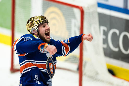 Växjös Hardy Häman Aktell jublar