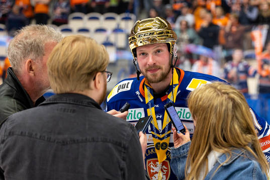 Växjös Martin Lundberg blir intervjuad