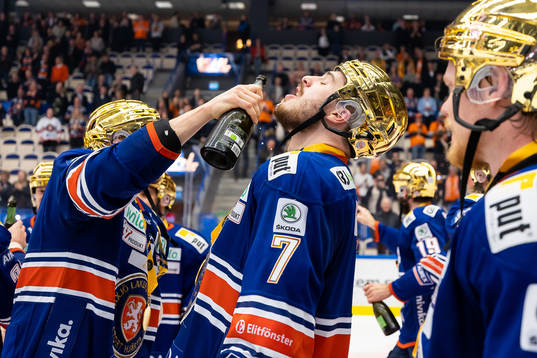 Växjös Hardy Häman Aktell jublar