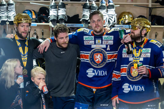 Växjös Erik Josefsson håller tal med Robert Rosén, Joel