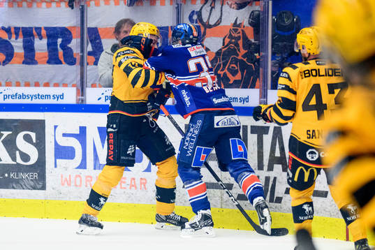 Bråk mellan Skellefteås Pär Lindholm och Växjös Lukas