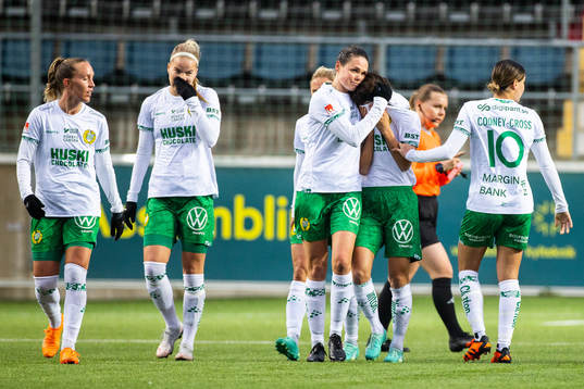 Hammarbys Maika Hamano jublar