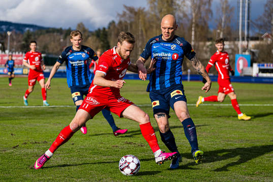 Bård Finne of Brann and Kasper Søndergaard Pedersen of Stabæk