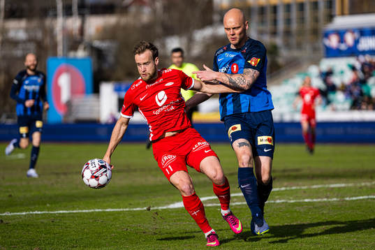 Bård Finne of Brann and Kasper Søndergaard Pedersen of Stabæk