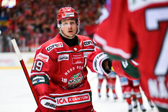 Modos Erik Karlsson jublar