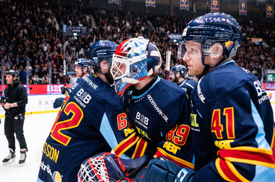 Djurgårdens Wiktor Nilsson, målvakt Jesper Myrenberg och
