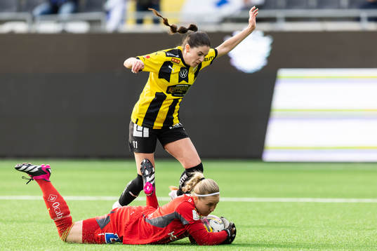 Häckens Clarissa Larisey och IFK Norrköpings Sofia Hjern
