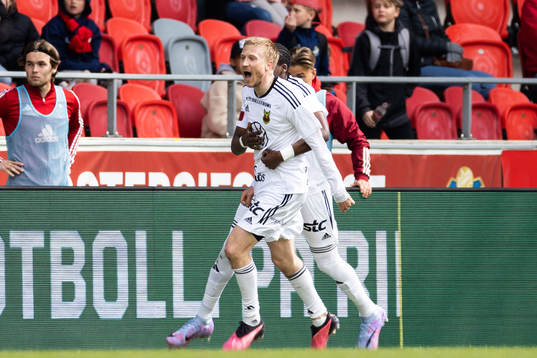 Östersunds Simon Kroon jublar