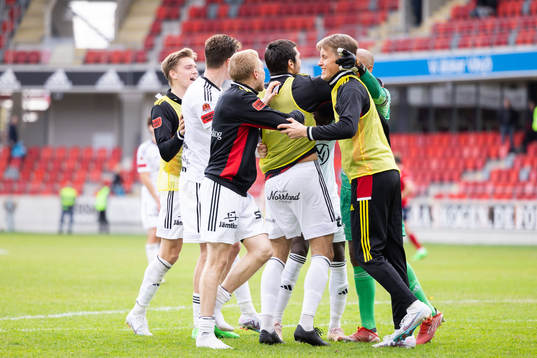 Östersunds spelare jublar