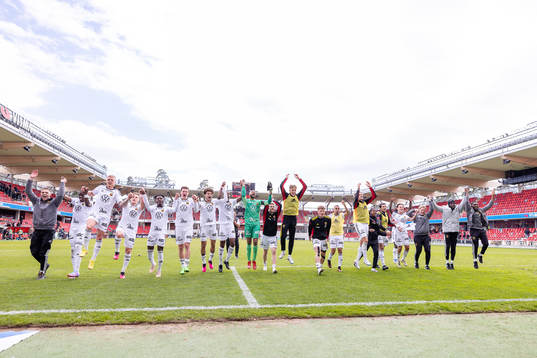 Östersunds spelare jublar