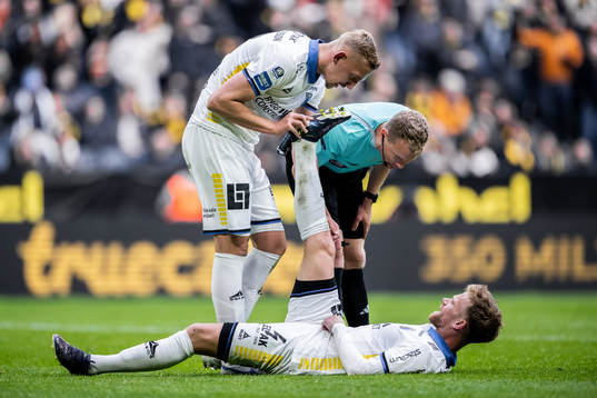 Sirius Dennis Widgren har ont