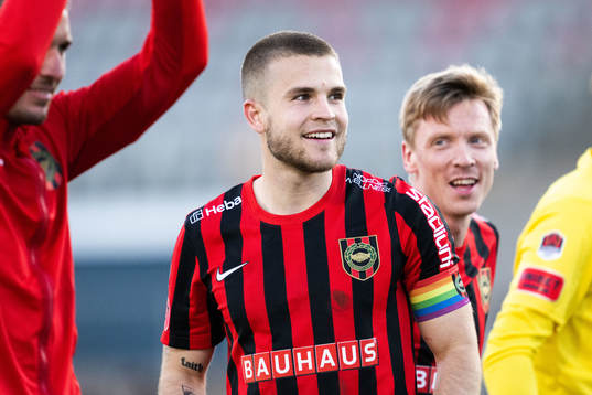 Brommapojkarnas Amadeus Sögaard jublar